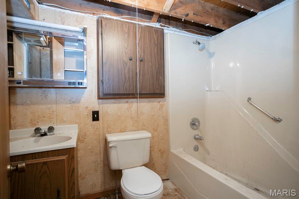111 Barnett Property Photo 31