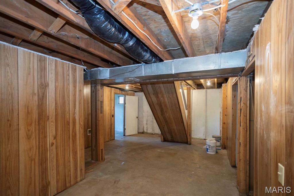 111 Barnett Property Photo 32