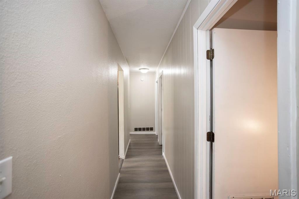 111 Barnett Property Photo 33