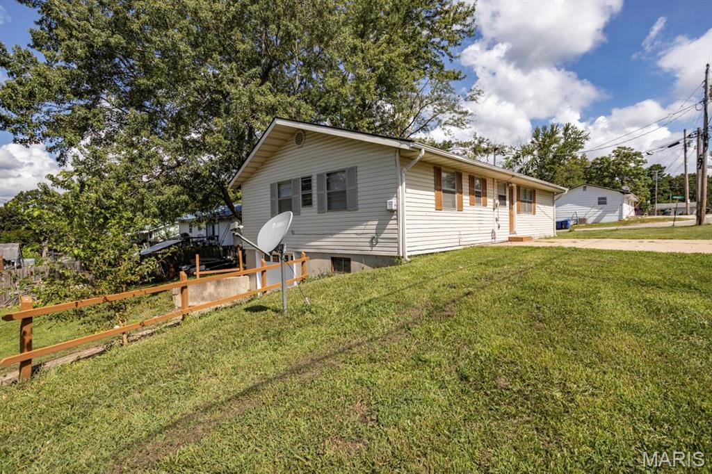 111 Barnett Property Photo 34