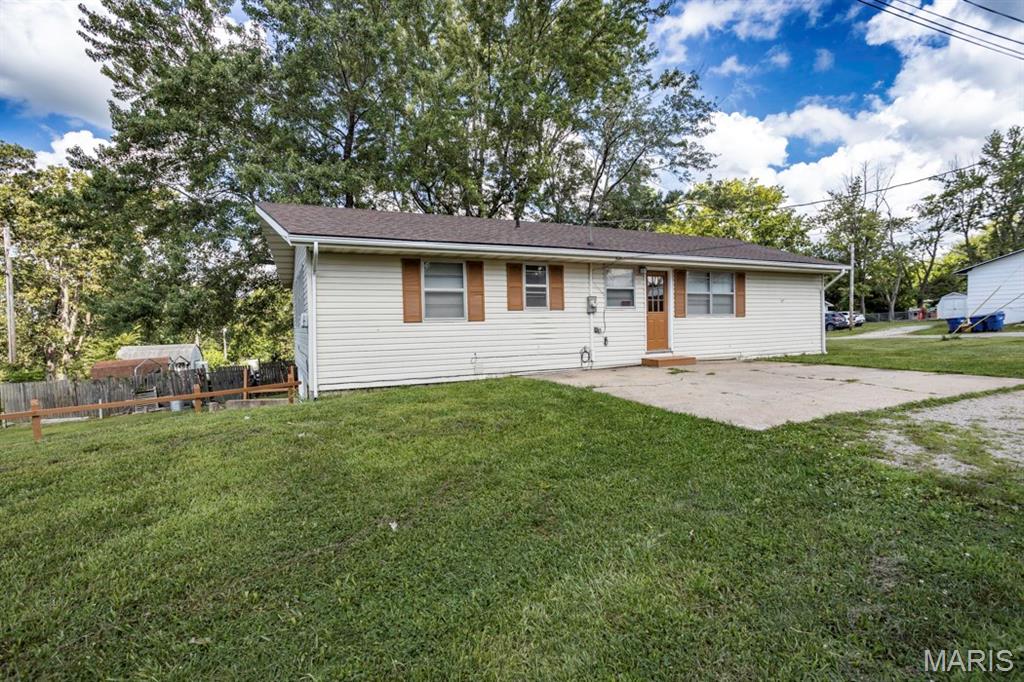 111 Barnett Property Photo 35