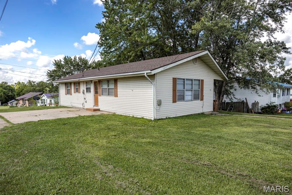 111 Barnett Property Photo 37