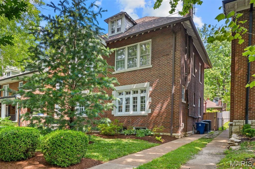 6959 Waterman Avenue Property Photo 3