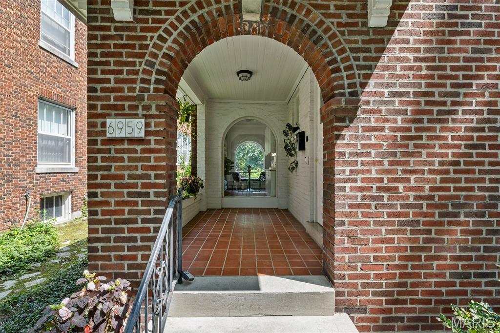 6959 Waterman Avenue Property Photo 4