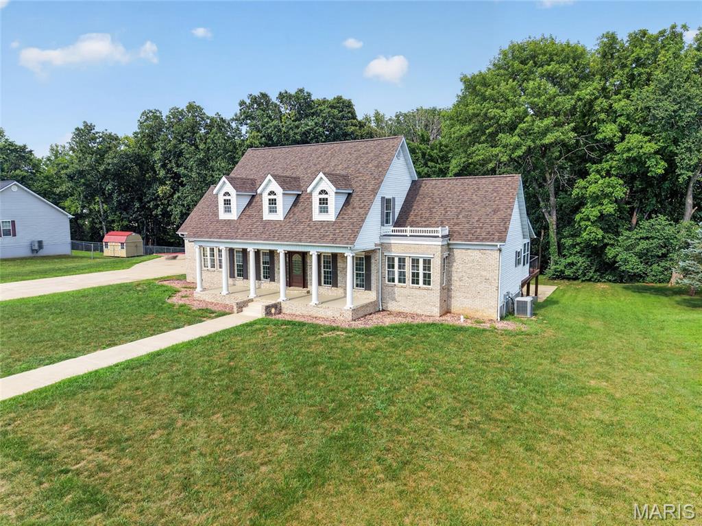 412 Willow Creek Drive Property Photo 3