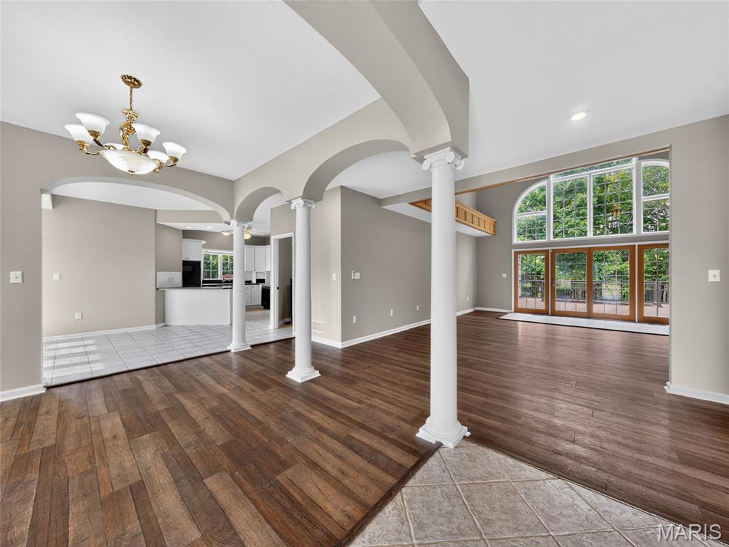 412 Willow Creek Drive Property Photo 10
