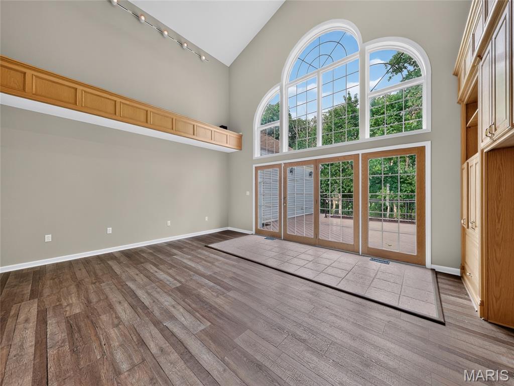 412 Willow Creek Drive Property Photo 25