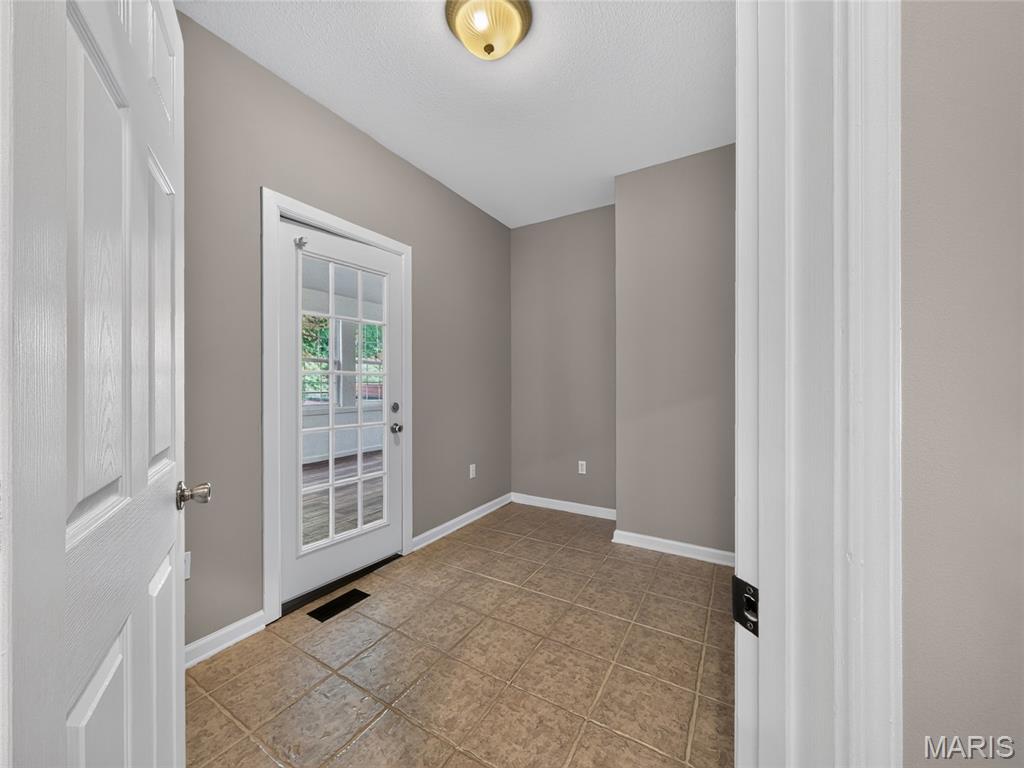 412 Willow Creek Drive Property Photo 27