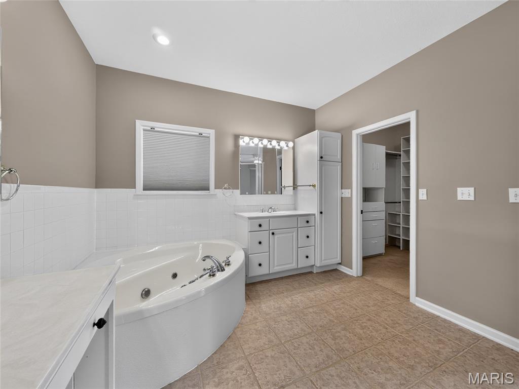 412 Willow Creek Drive Property Photo 33