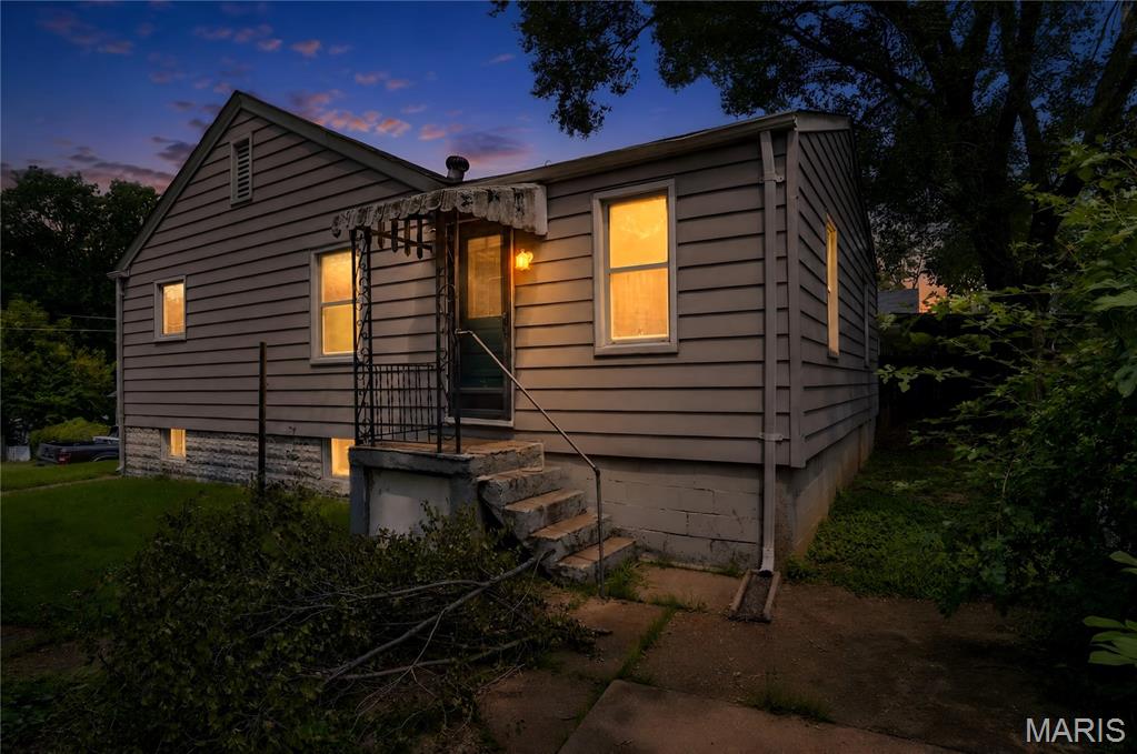 2142 Penfield Avenue Property Photo 1