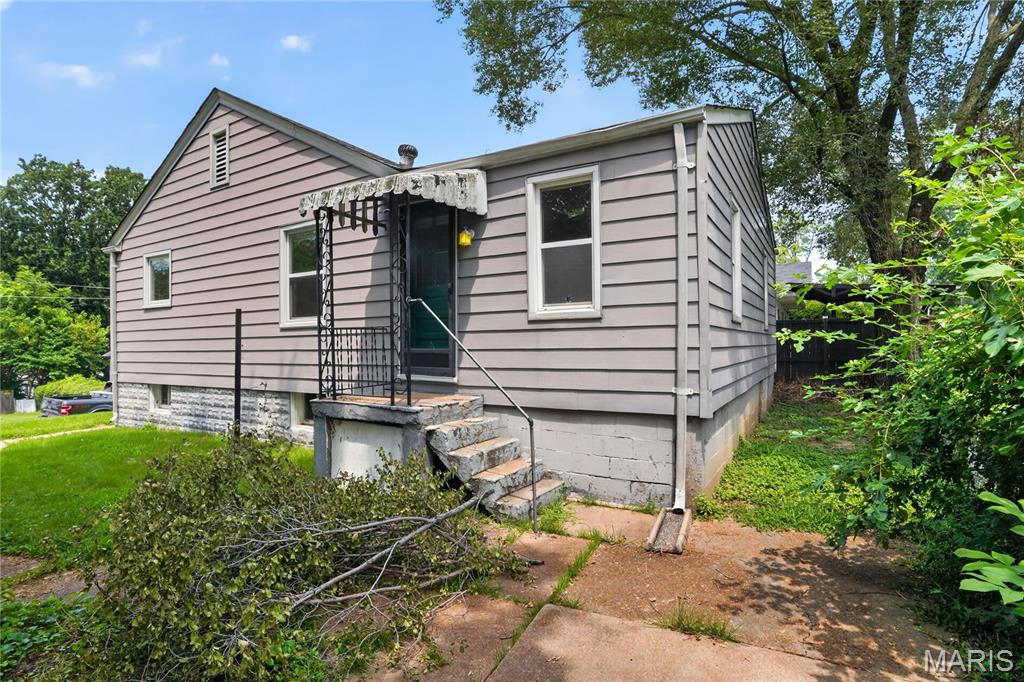 2142 Penfield Avenue Property Photo 1