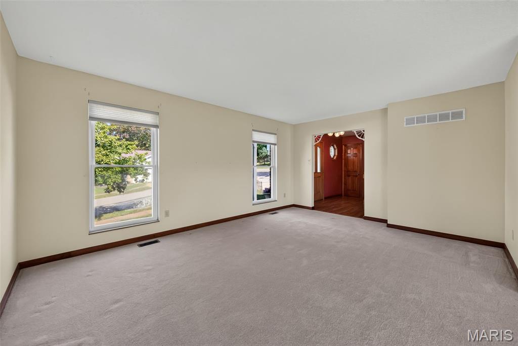 5434 Greenton Way Property Photo 4