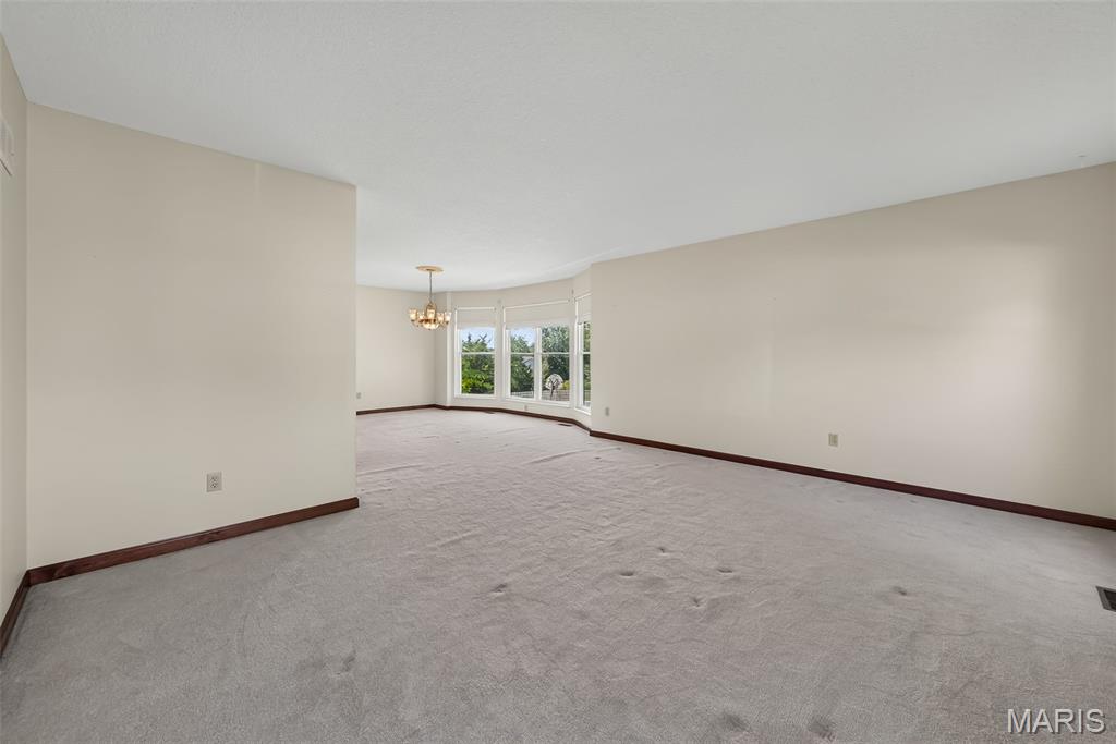 5434 Greenton Way Property Photo 6