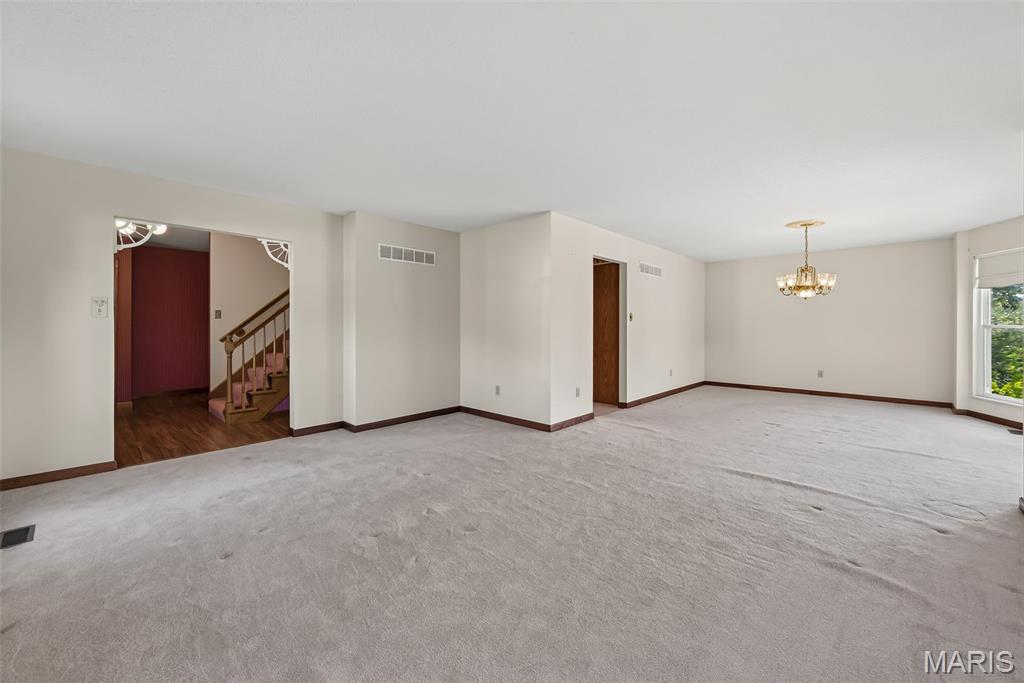 5434 Greenton Way Property Photo 7
