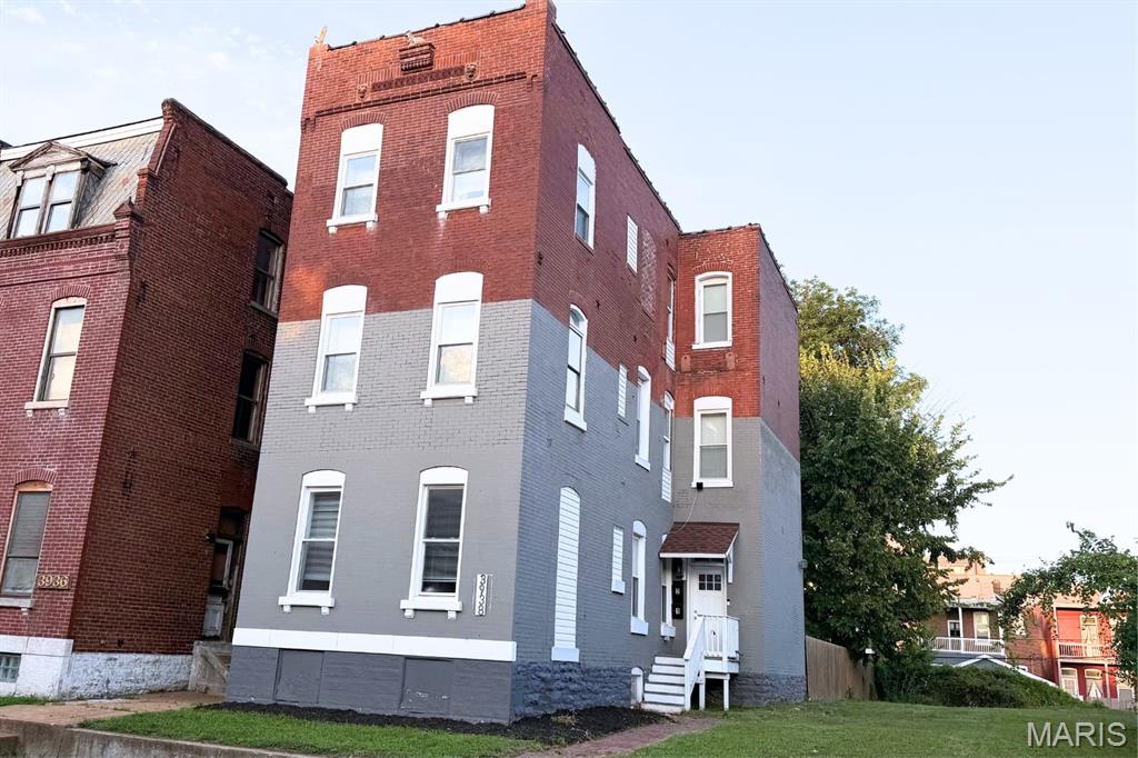 3938 Iowa Avenue Property Photo 1