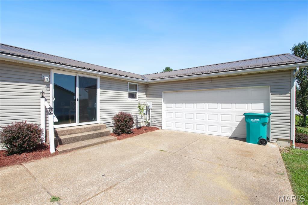 131 E Springfield Avenue Property Photo 4