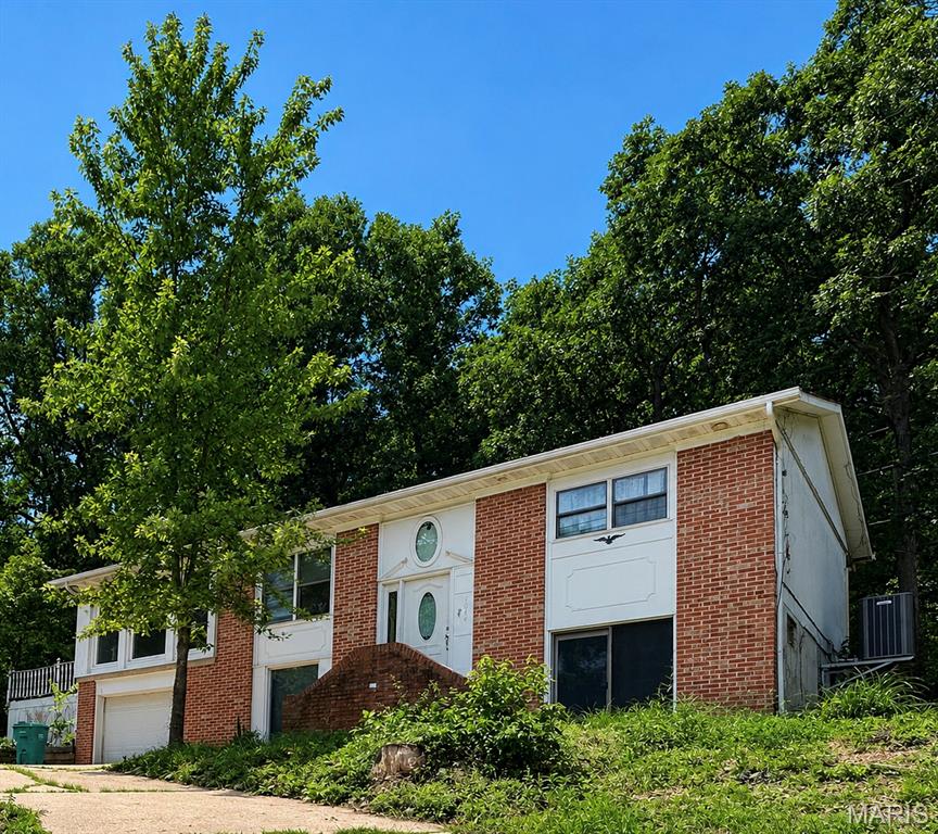 1644 LAKESHORE Drive