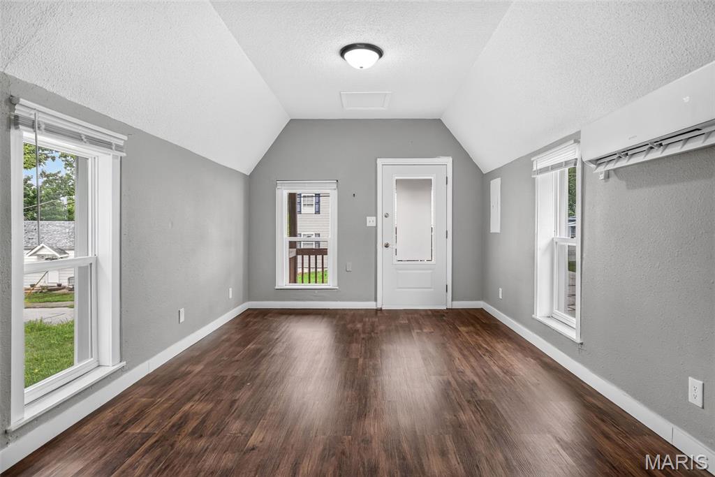 310 Moore Street Property Photo 16