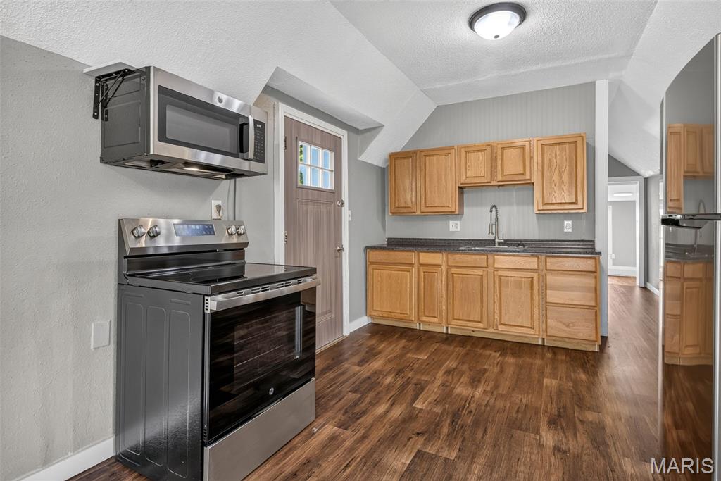 310 Moore Street Property Photo 18
