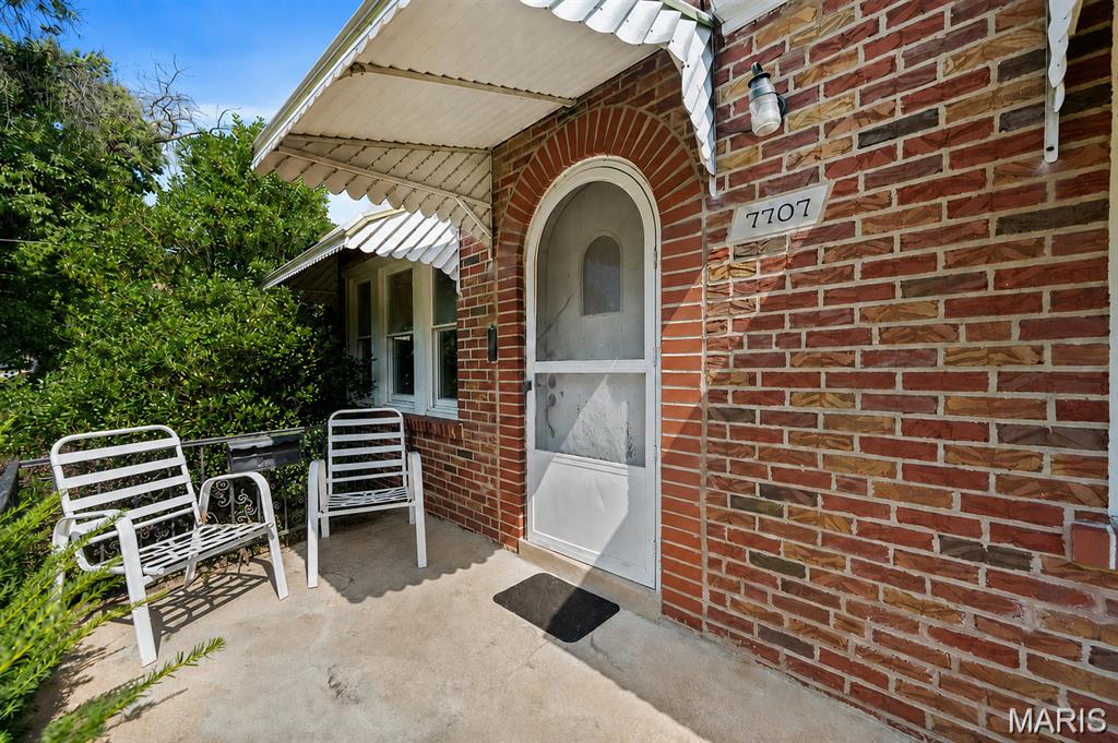 7707 Murdoch Avenue Property Photo 1