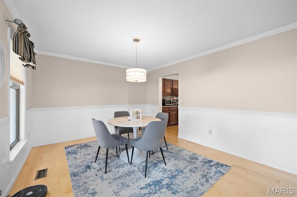 1711 Fairway Drive Property Photo 3