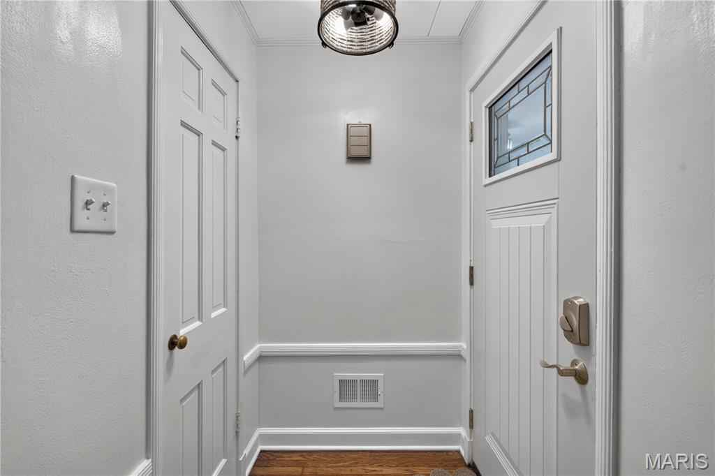 1031 Glenmoor Avenue Property Photo 4