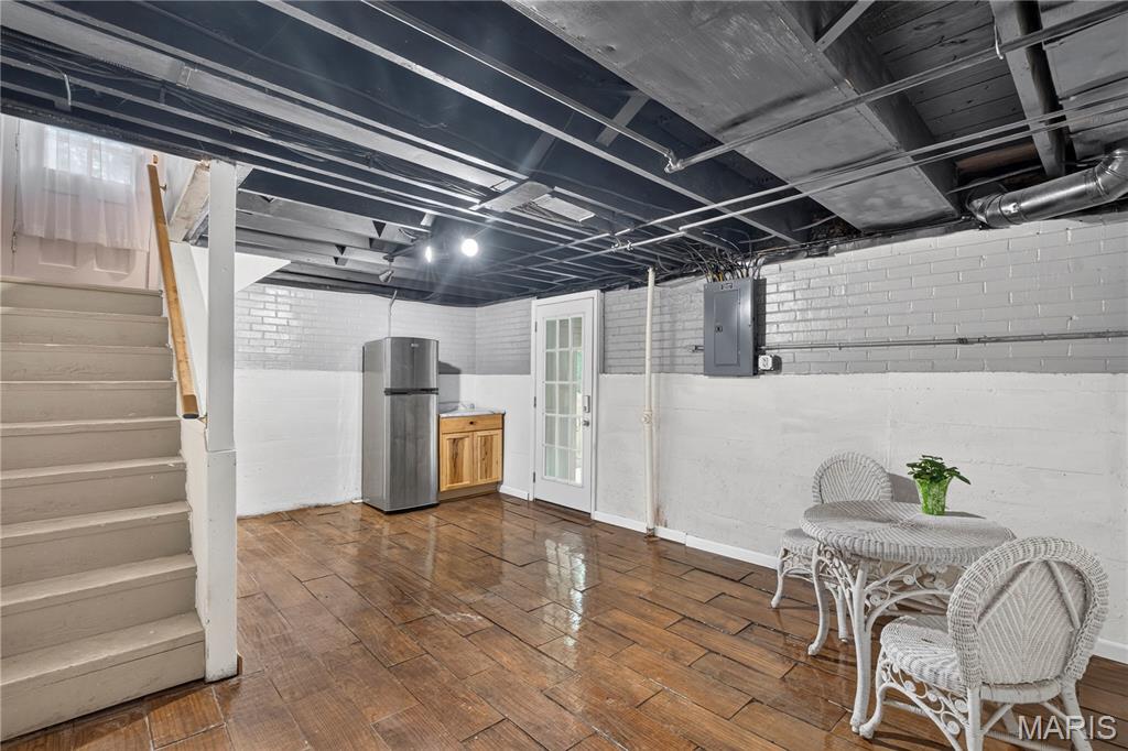 1031 Glenmoor Avenue Property Photo 27