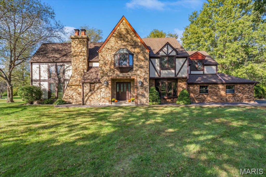 5261 White Oak Drive Property Photo 1