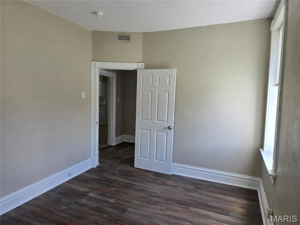 4555 S Compton Avenue Property Photo 8