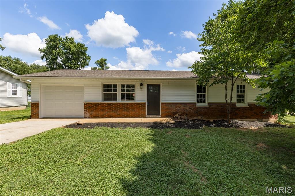 211 Columbia Drive Property Photo 1