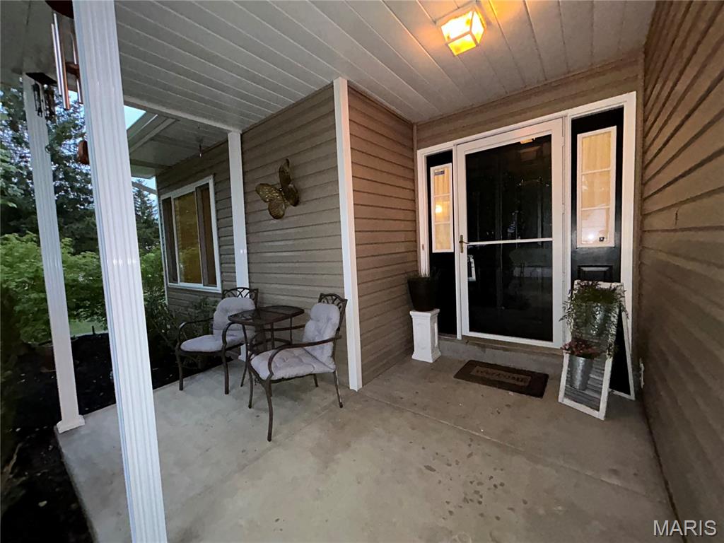 1908 Mid Summer Drive Property Photo 3