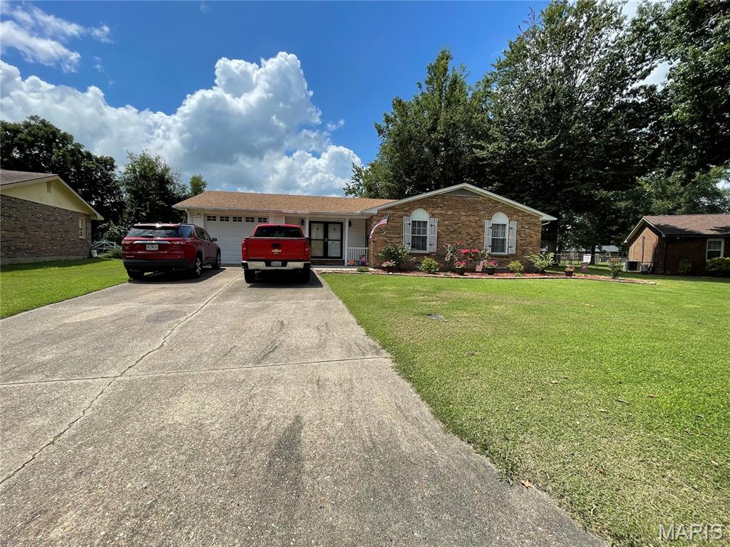 841 Stanford Drive Property Photo 1
