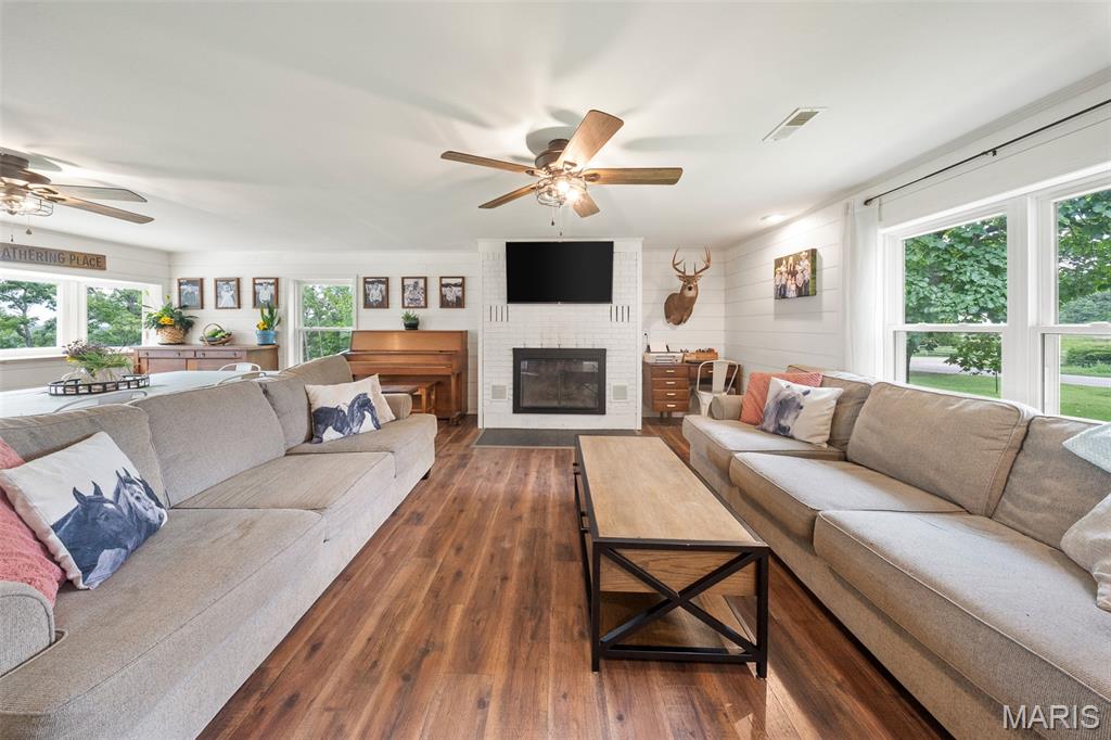 5293 Highway O Property Photo 6