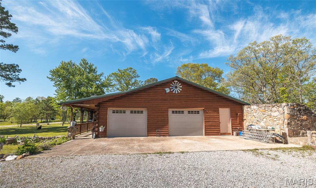 11090 Highway K Property Photo 4