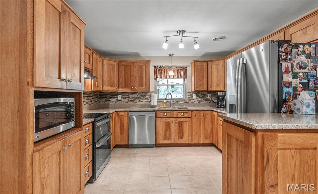11090 Highway K Property Photo 11