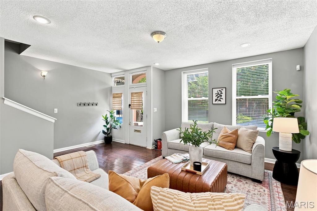 3423 Magnolia Avenue Property Photo 3