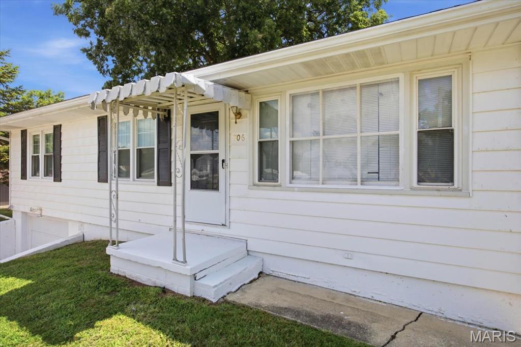 706 Main Property Photo 4