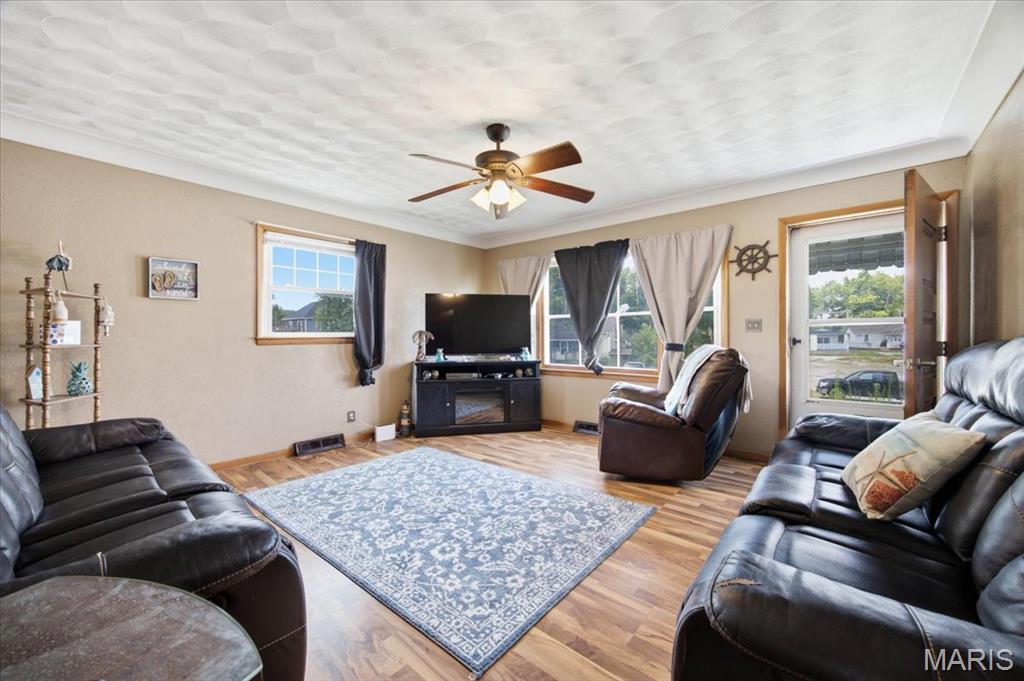 706 Main Property Photo 5