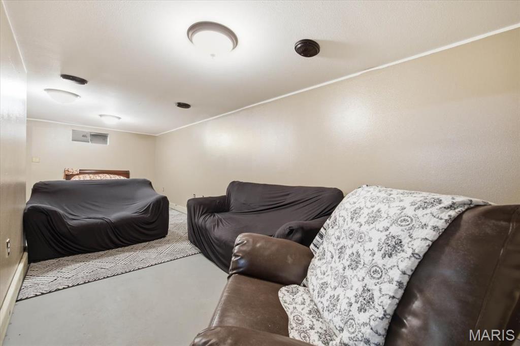 706 Main Property Photo 23