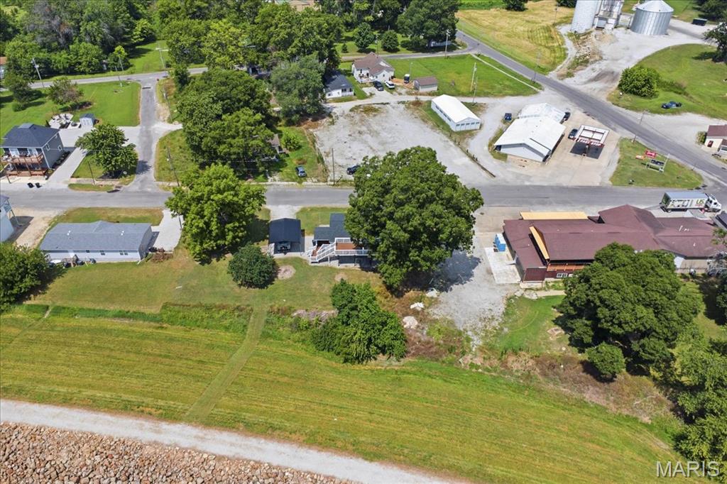 706 Main Property Photo 38