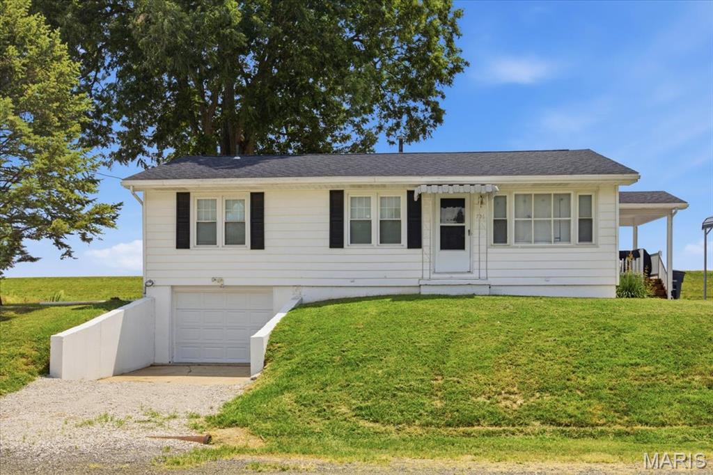 706 Main Property Photo 43