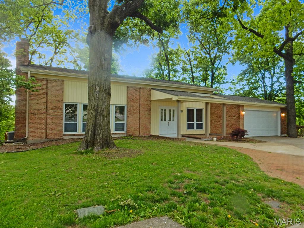 18 Belleau Lake Court Property Photo 1