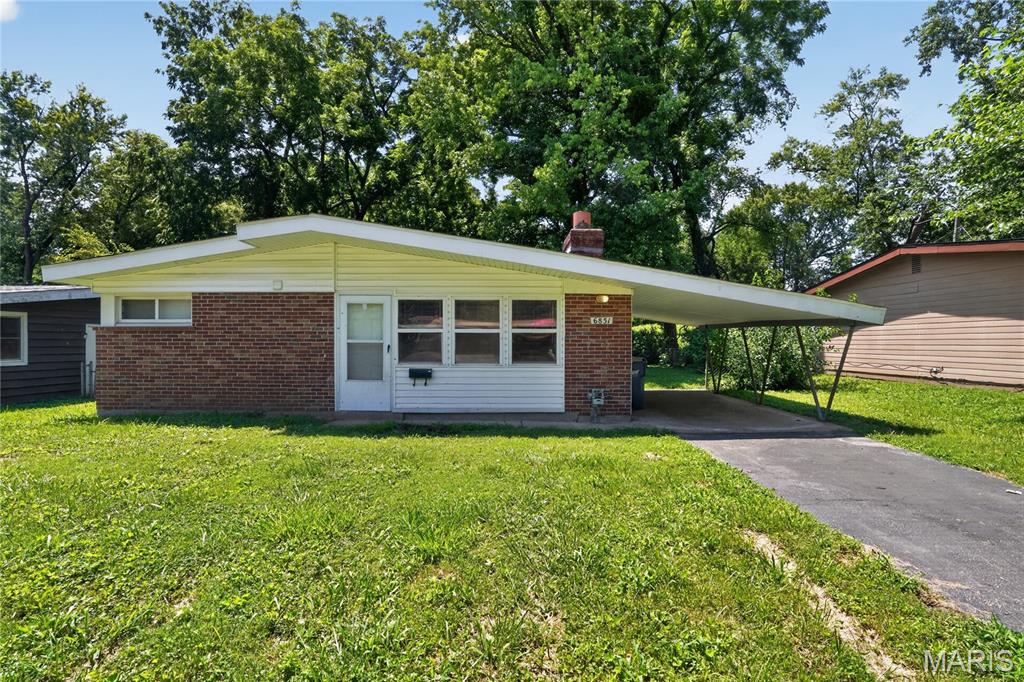 6851 Woodhurst Drive Property Photo 1