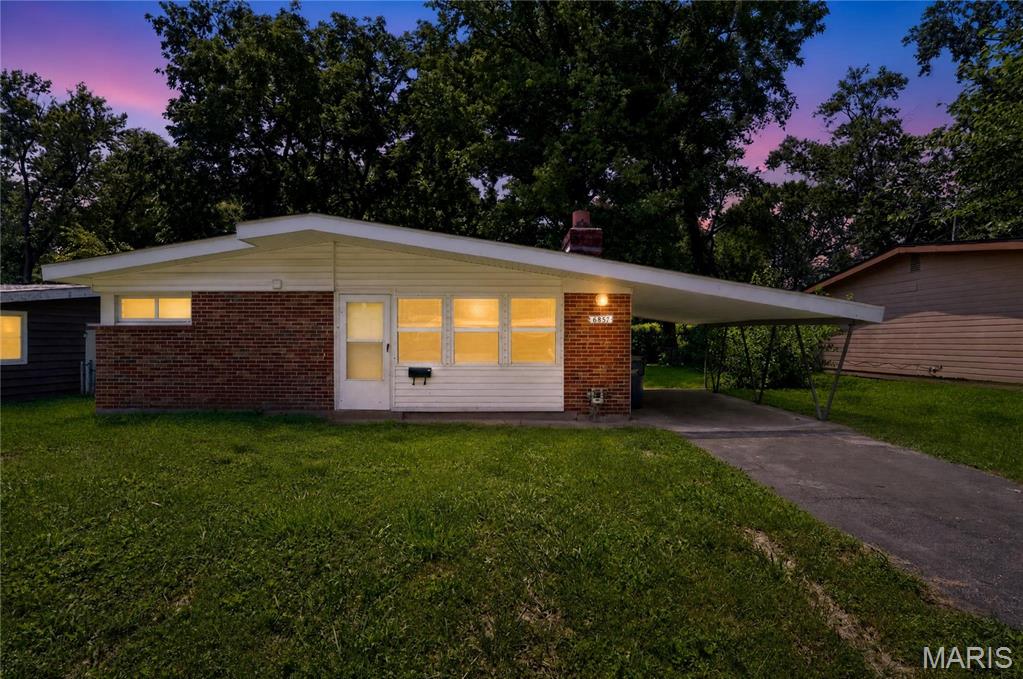 6851 Woodhurst Drive Property Photo 2
