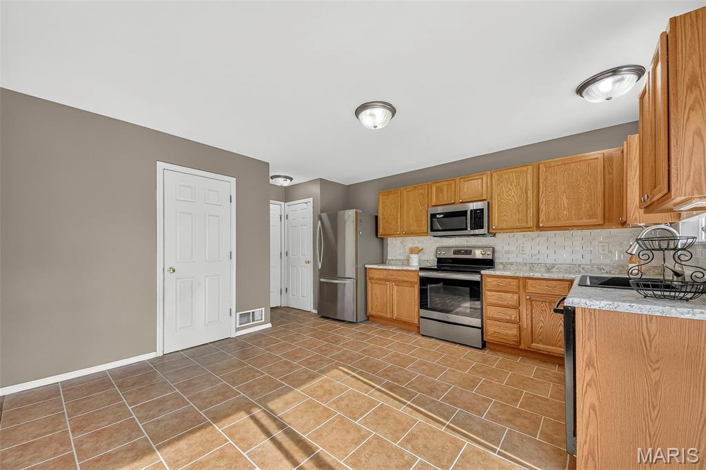 210 Homeshire Circle 55 Property Photo 9