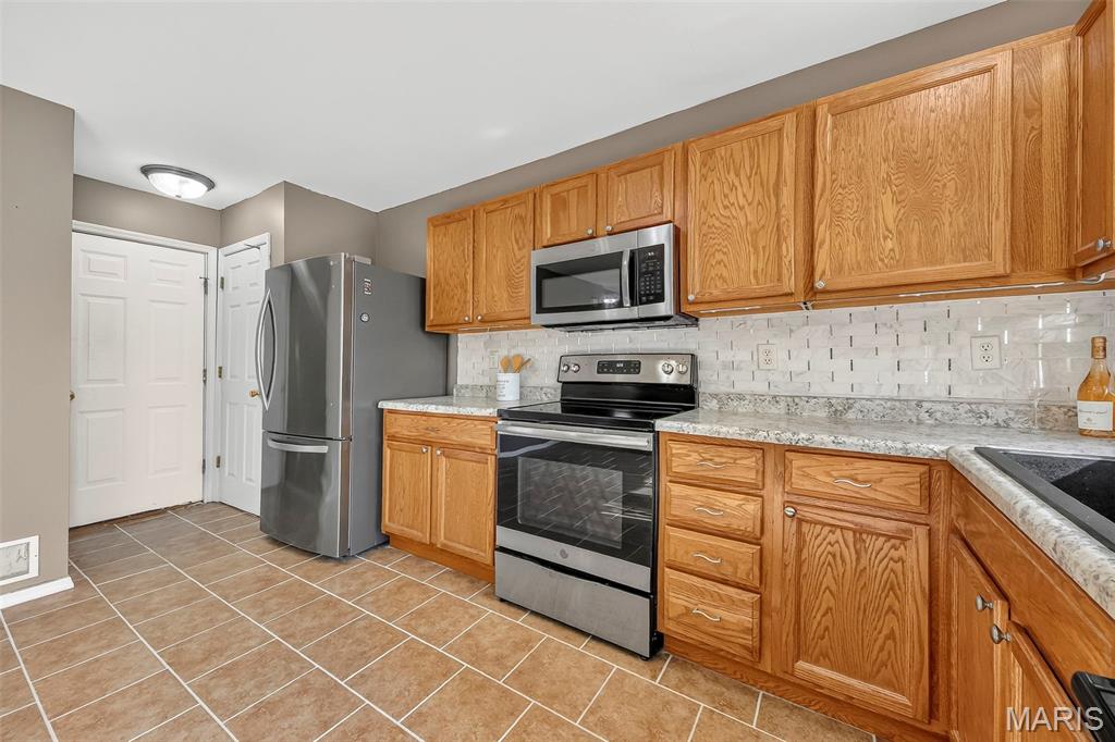 210 Homeshire Circle 55 Property Photo 16