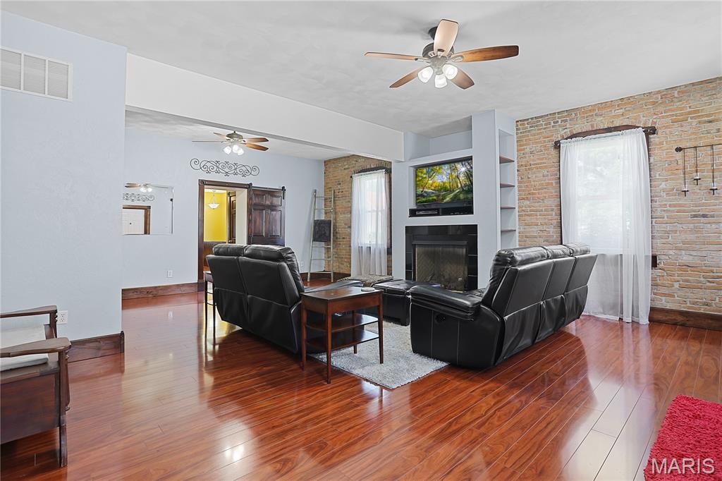 312 E Madison Street Property Photo 1