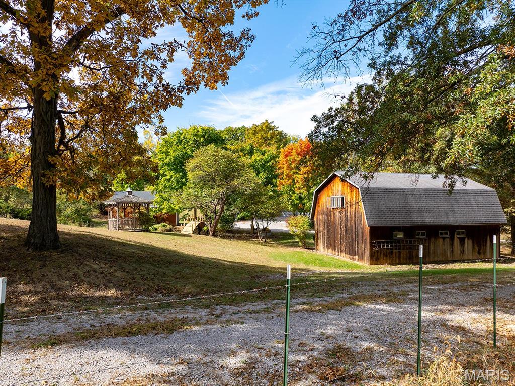 1 Meadowbrook Heights Property Photo 8