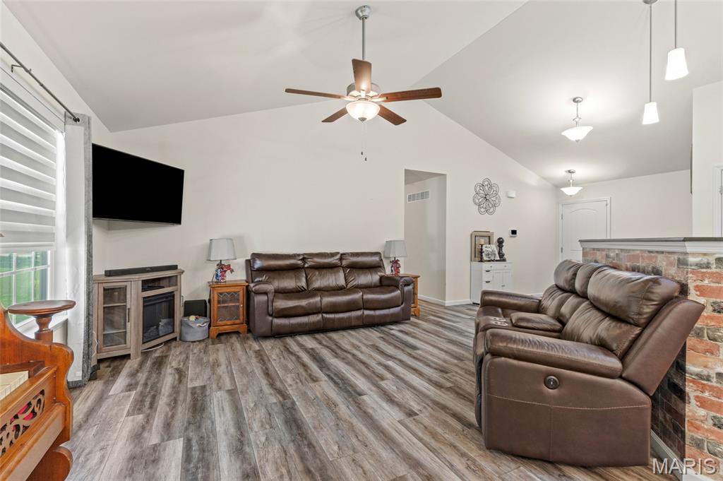 405 Rail Ridge Drive Property Photo 3