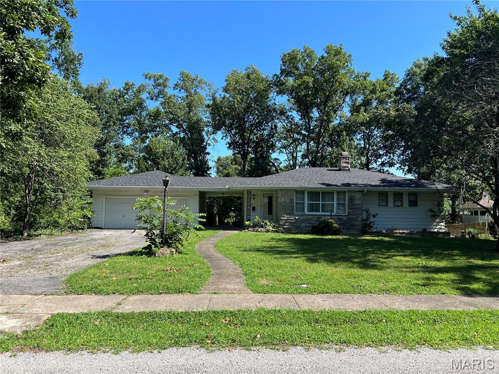715 Susan Esther Property Photo 1